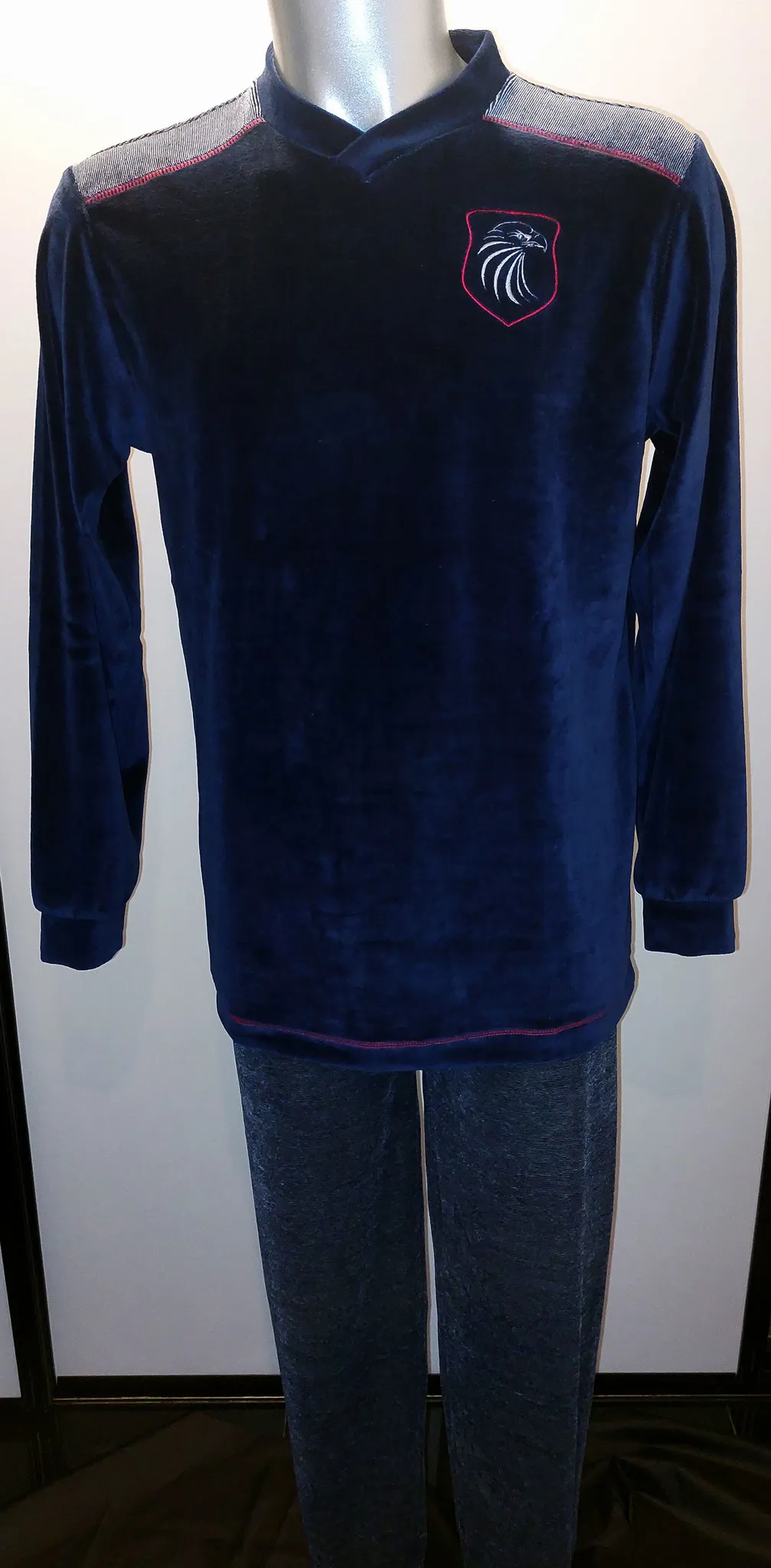 Chase  stoere velours jongenspyjama kleur navy gecombineerd met kleur blue melee