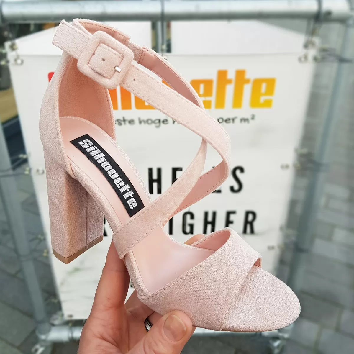 Licht roze sandalen met blokhak en dichte hiel